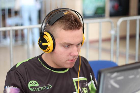 TT.huanfeng当前出场数299，距离300场成就仅差1场。 JDG.Kanavi当前胜场数199，距离200胜成就仅差1胜