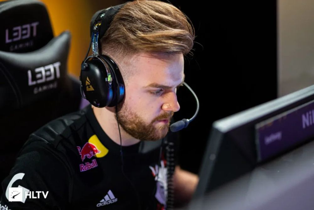 FNC官方：Hylissang将缺席明日对阵EG和CHF的比赛